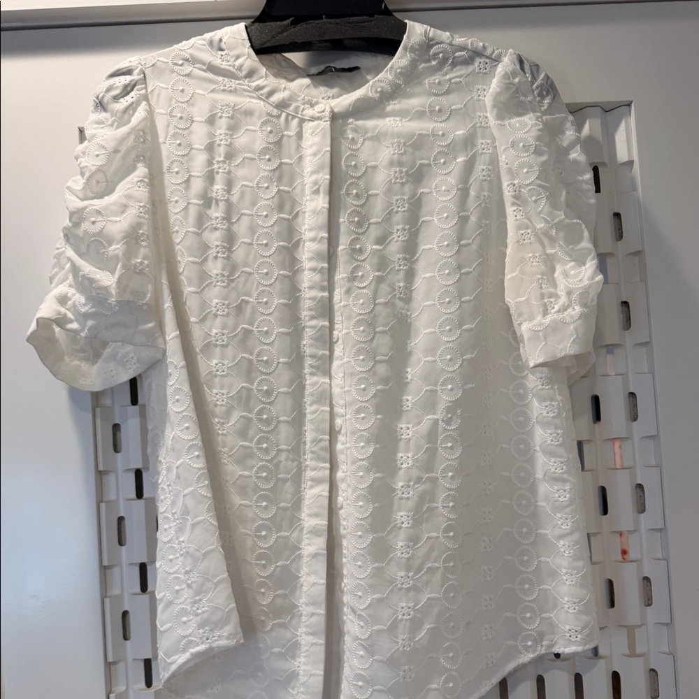 T Tahari Medium White Eyelet Blouse